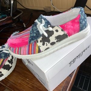 Gypsy Jazz Groovy Pink Slip On Sneakers